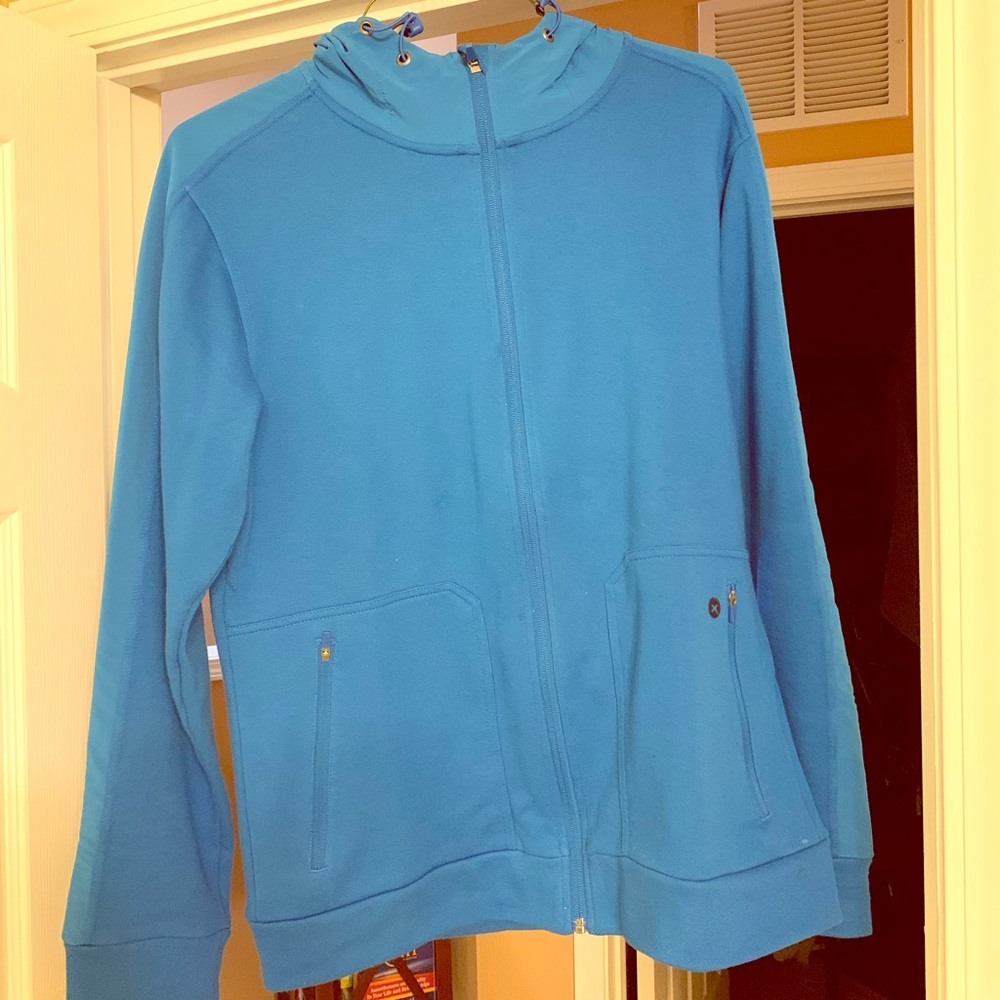 2XU hoodie